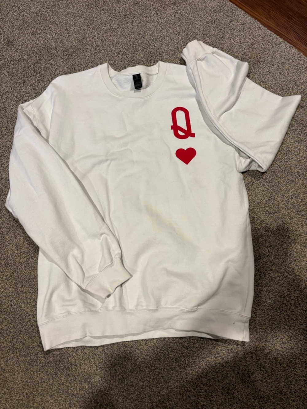 Gildan White Crewneck Sweatshirt with Red 'Q' and Heart Graphic